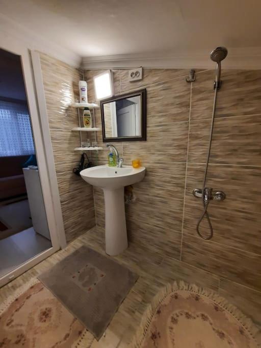 Appartement Deniz Manzarasi, Marti Sesleri Esliginde Istambul Extérieur photo